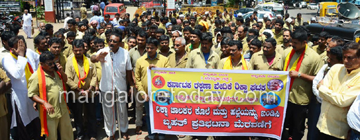 Autorickshaw drivers take to streets against assaults on colleagues